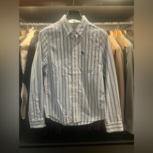 Abercrombie & Fitch Long-Sleeved Button Down Dress Shirt (Men’s)